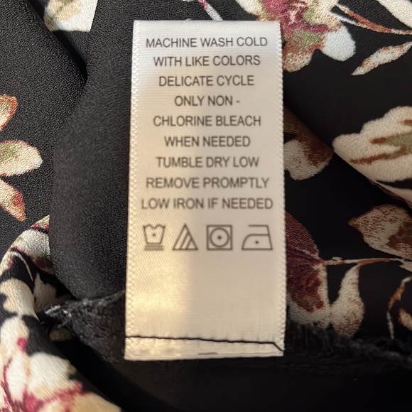 Counterparts floral blouse. - Picture 8 of 8